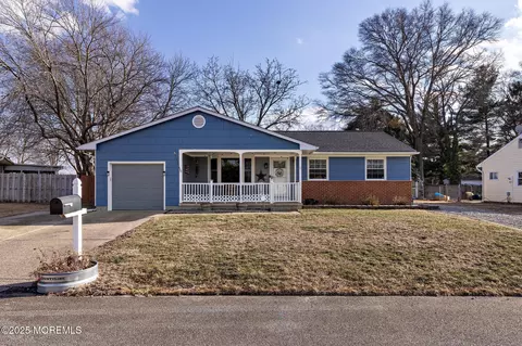6 Saratoga Lake Dr, Little Egg Harbor, NJ 08087