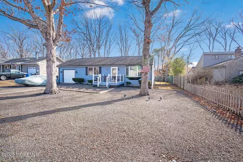 77 Lighthouse Dr, Manahawkin, NJ 08050