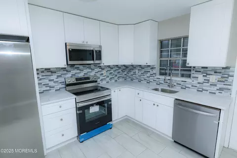 70 Dorchester Dr, Lakewood, NJ 08701