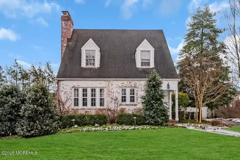 42 Monroe Ave, Little Silver, NJ 07739