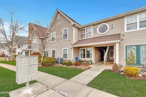 73 Des Moines Ct, Tinton Falls, NJ 07712