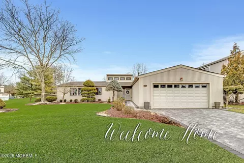216 Community Cir, Old Bridge, NJ 08857