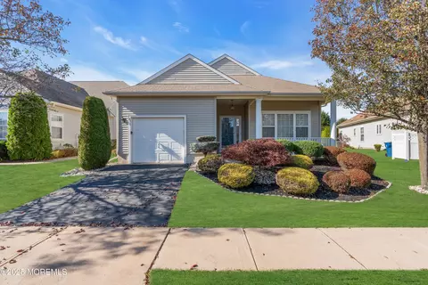 47 Kensington Rd, Manchester, NJ 08759