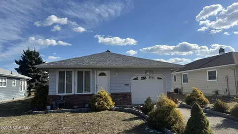 440 Saint Thomas Dr, Berkeley, NJ 08721