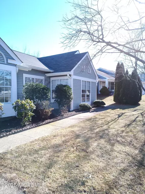1130 Thornbury Ln #B, Manchester, NJ 08759