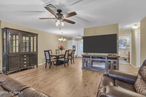 383 Chatham Ct # B, Lakewood, NJ 08701