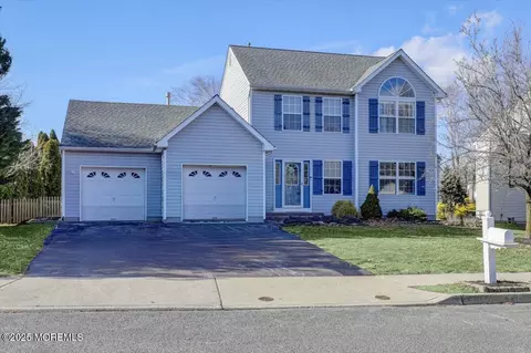 10 Crater Lake Rd, Howell, NJ 07731