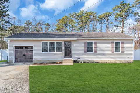 2 Tern Ct, Forked River, NJ 08731