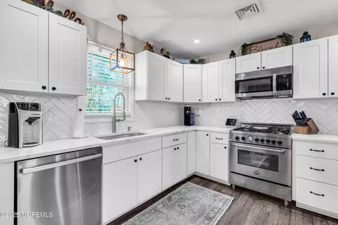Kitchen - 2 Tern Ct, Forked River, NJ 08731 photo 2 of 7