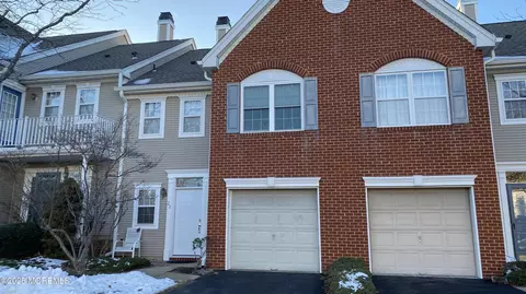 28 Dutch Ct, Holmdel, NJ 07733