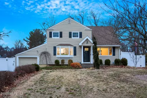50 Maplewood Dr, Middletown, NJ 07748