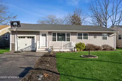 1306 Sleepy Hollow Rd, Point Pleasant, NJ 08742