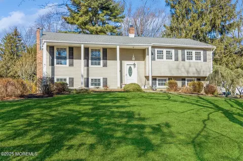 1 Gales Ct, Holmdel, NJ 07733