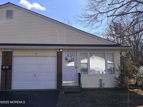 7 Wintergreen Ln #B, Whiting, NJ 08759