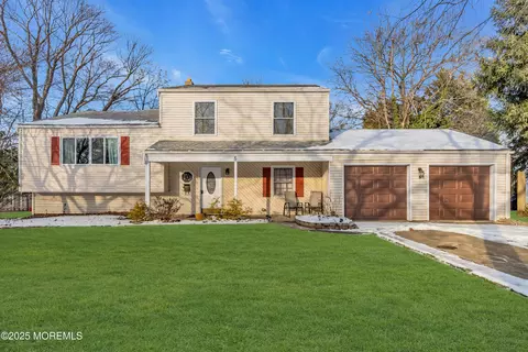 5 Lola Ln, Matawan, NJ 07747