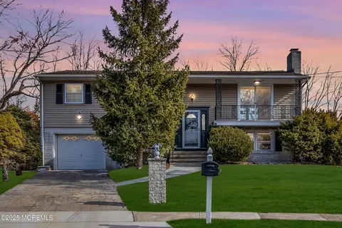 14 Burdge Dr, Howell, NJ 07731