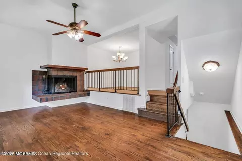 23 Barnes Ln #523, Toms River, NJ 08753