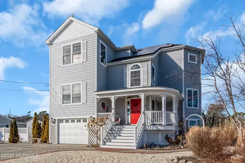 35 Hornblower Dr, Waretown, NJ 08758
