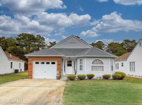 22 Prado Ct, Toms River, NJ 08757