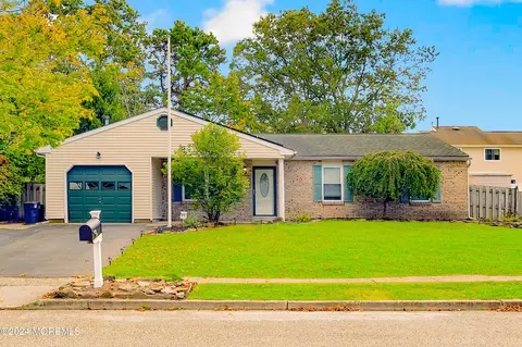 24 Forester Dr, Barnegat, NJ 08005