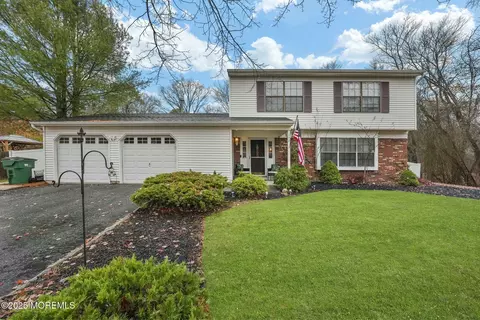 302 Princeton Dr, Howell, NJ 07731