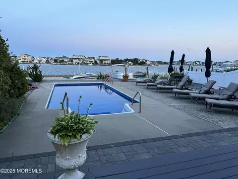 18 Dickman Dr, Lavallette, NJ 08735