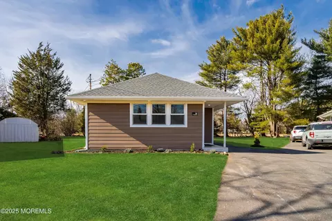 34 Acapulco Pl, Toms River, NJ 08753
