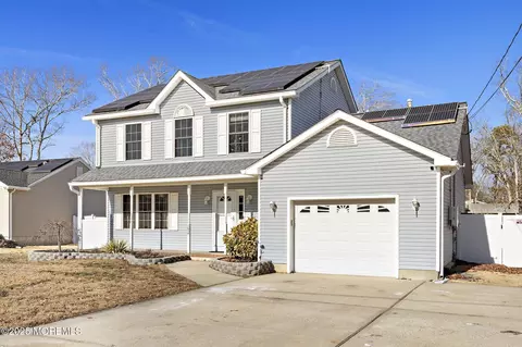 1034 Sailor Dr, Manahawkin, NJ 08050