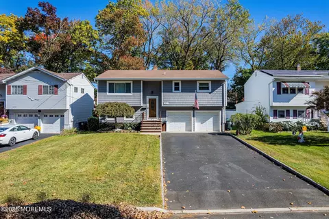 1612 Oakwood Rd, Wall, NJ 07719