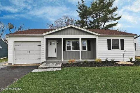 9 Eton Rd, Toms River, NJ 08757