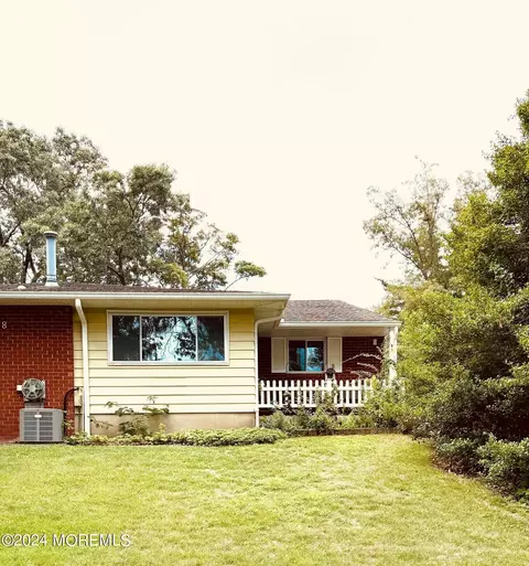 8 Blue Jay St #A, Manchester, NJ 08759