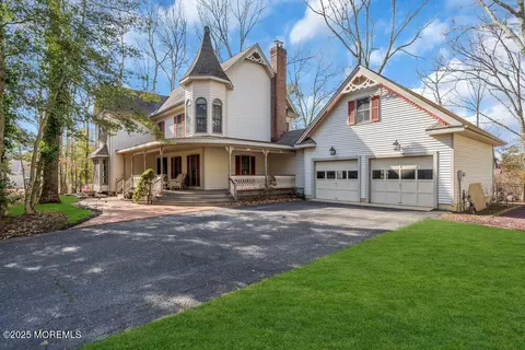 16 Colton Ct, Bayville, NJ 08721