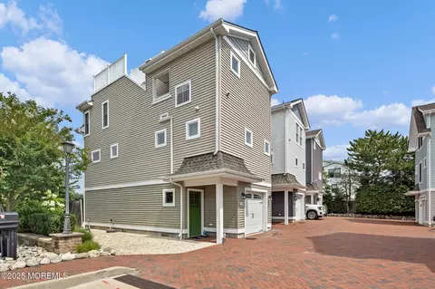 379 W 8th St #6, Ship Bottom, NJ 08008
