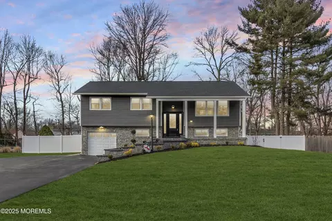 25 Winthrop Dr, Manalapan, NJ 07726