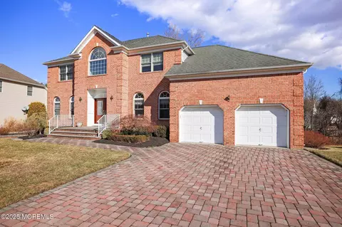 32 Bloomfield Rd, Manalapan, NJ 07726
