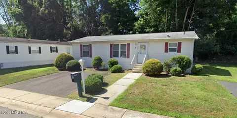 9 Easy St, Freehold, NJ 07728