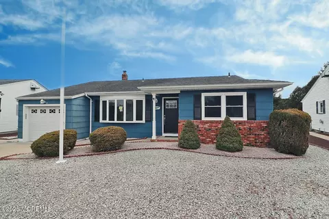 4 Jericho Rd, Toms River, NJ 08757
