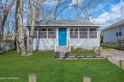2130 Schoeberlein Ave, Toms River, NJ 08753