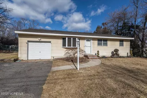 42 Redwood Pl, Jackson, NJ 08527