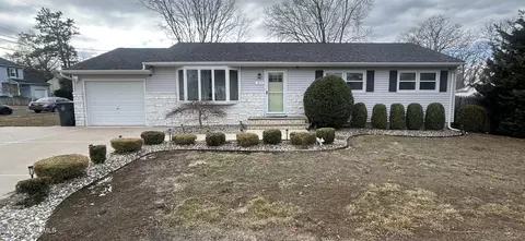 305 Newark Dr, Brick, NJ 08724