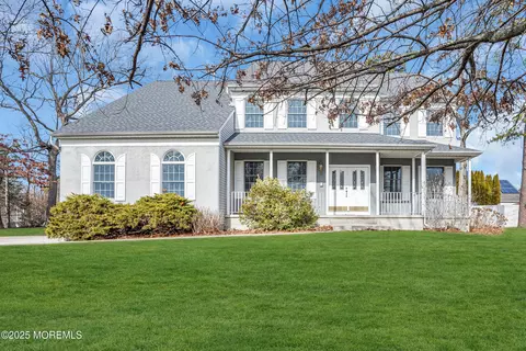 4 Haddon Ave, Bayville, NJ 08721