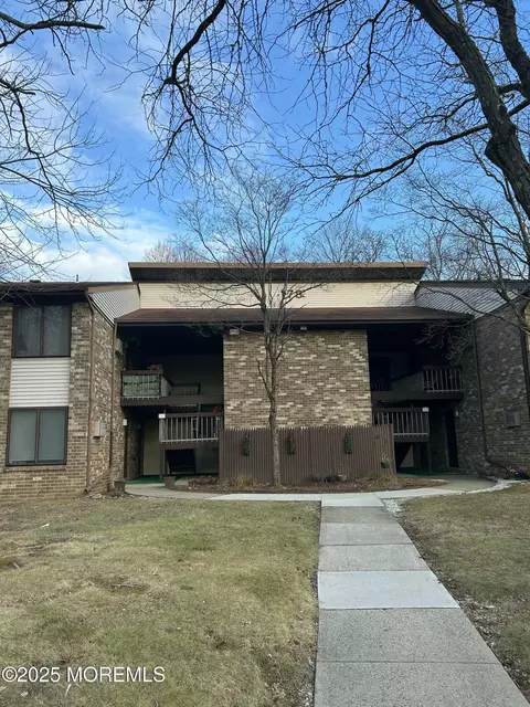 178 Amberly Dr #J, Manalapan, NJ 07726
