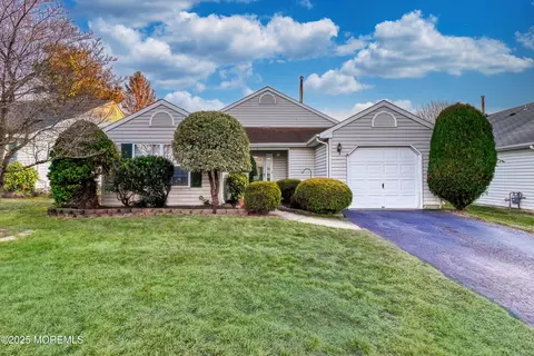 7 Mayapple Dr, Brick, NJ 08724