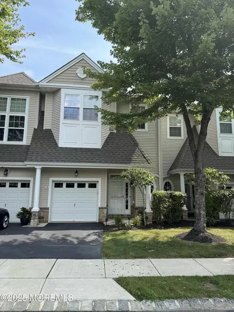19 Ocean Breeze Ct, Manahawkin, NJ 08050