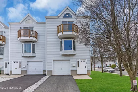 39 Jackson St #D, Highlands, NJ 07732