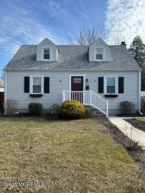 139 Summit Ave, Belford, NJ 07718