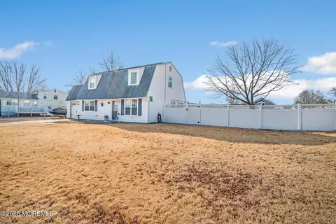 101 Seneca Lake Dr, Little Egg Harbor, NJ 08087