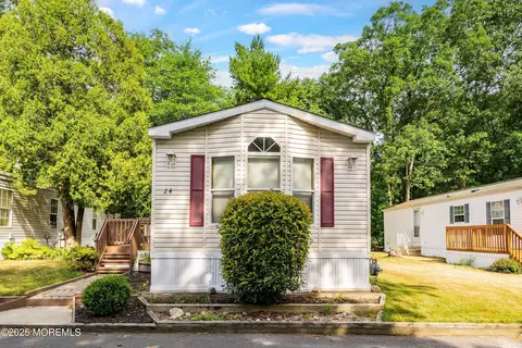 24 Lace Bark Ln, Jackson, NJ 08527