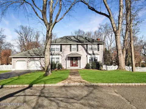 54 Pearl St E, Middletown, NJ 07748