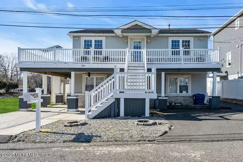 224 Johnson Pl, Port Monmouth, NJ 07758